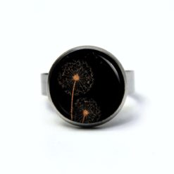 Edelstahl Ring mit goldener Pusteblume auf schwarz