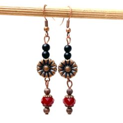 Vintage Ohrringe Kupfer mit Blume und rot schwarzen Perlen